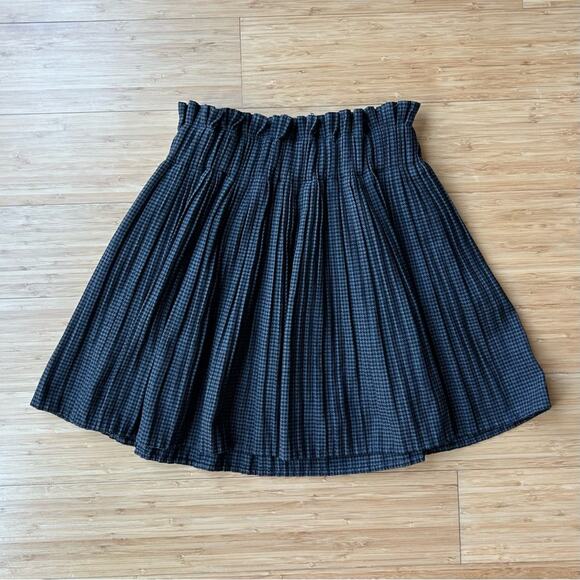 EUC Zara Pleated Houndstooth Mini Skirt Black Gray Ruffled Waist Size Small - Picture 16 of 16